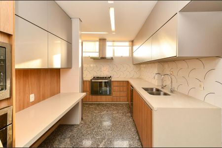 Apartamento à venda com 400m², 5 quartos e 2 vagas Apartamento à venda com 400m², 5 quartos e 2 vagasCozinha