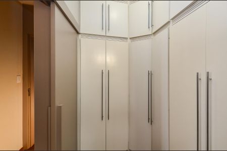 Apartamento à venda com 400m², 5 quartos e 2 vagas Apartamento à venda com 400m², 5 quartos e 2 vagasCloset Suíte