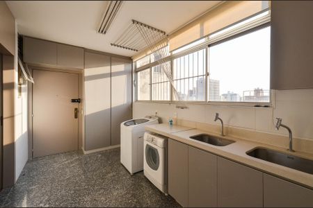 Apartamento à venda com 400m², 5 quartos e 2 vagas Apartamento à venda com 400m², 5 quartos e 2 vagasÁrea de Serviço