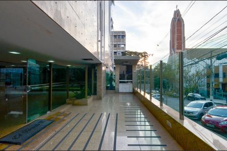 Apartamento à venda com 400m², 5 quartos e 2 vagas Apartamento à venda com 400m², 5 quartos e 2 vagasEntrada