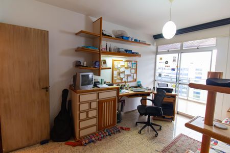 Apartamento à venda com 300m², 3 quartos e 3 vagas Apartamento à venda com 300m², 3 quartos e 3 vagasQuarto 1