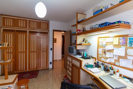 Apartamento à venda com 300m², 3 quartos e 3 vagas Apartamento à venda com 300m², 3 quartos e 3 vagasQuarto 1