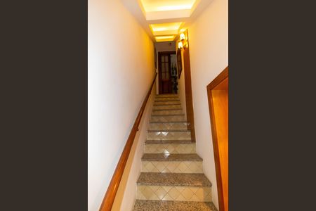 Apartamento à venda com 300m², 3 quartos e 3 vagas Apartamento à venda com 300m², 3 quartos e 3 vagasEscada
