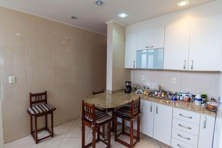 Apartamento à venda com 300m², 3 quartos e 3 vagas Apartamento à venda com 300m², 3 quartos e 3 vagasCozinha e Área de Serviço