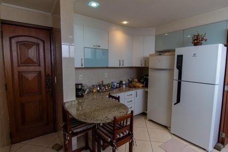 Apartamento à venda com 300m², 3 quartos e 3 vagas Apartamento à venda com 300m², 3 quartos e 3 vagasCozinha e Área de Serviço