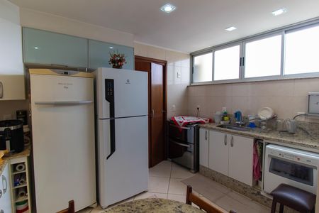 Apartamento à venda com 300m², 3 quartos e 3 vagas Apartamento à venda com 300m², 3 quartos e 3 vagasCozinha e Área de Serviço