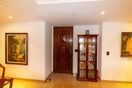 Apartamento à venda com 300m², 3 quartos e 3 vagas Apartamento à venda com 300m², 3 quartos e 3 vagasSala