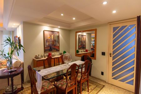 Apartamento à venda com 300m², 3 quartos e 3 vagas Apartamento à venda com 300m², 3 quartos e 3 vagasSala