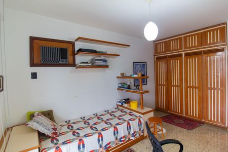 Apartamento à venda com 300m², 3 quartos e 3 vagas Apartamento à venda com 300m², 3 quartos e 3 vagasQuarto 1