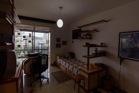 Apartamento à venda com 300m², 3 quartos e 3 vagas Apartamento à venda com 300m², 3 quartos e 3 vagasQuarto 1