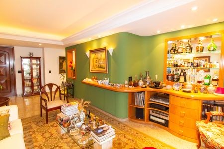 Apartamento à venda com 300m², 3 quartos e 3 vagas Apartamento à venda com 300m², 3 quartos e 3 vagasSala