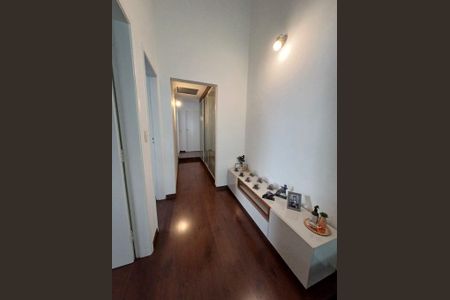 Casa à venda com 212m², 3 quartos e 2 vagas Casa à venda com 212m², 3 quartos e 2 vagasCorredor