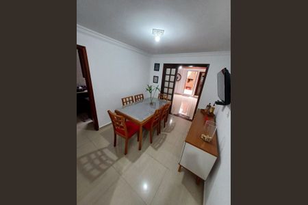 Casa à venda com 212m², 3 quartos e 2 vagas Casa à venda com 212m², 3 quartos e 2 vagasSala de Jantar
