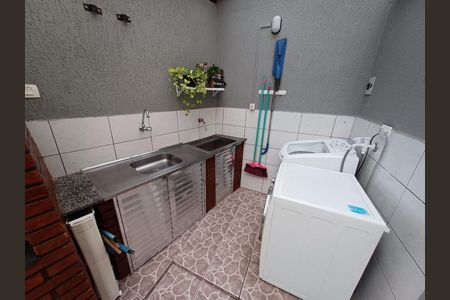 Casa à venda com 212m², 3 quartos e 2 vagas Casa à venda com 212m², 3 quartos e 2 vagasÁrea de Serviço