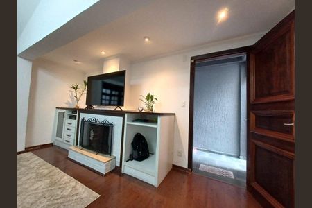 Casa à venda com 212m², 3 quartos e 2 vagas Casa à venda com 212m², 3 quartos e 2 vagasSala
