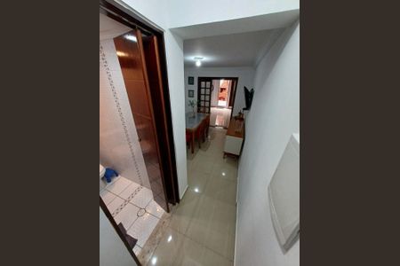 Casa à venda com 212m², 3 quartos e 2 vagas Casa à venda com 212m², 3 quartos e 2 vagasCorredor