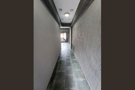 Casa à venda com 212m², 3 quartos e 2 vagas Casa à venda com 212m², 3 quartos e 2 vagasCorredor
