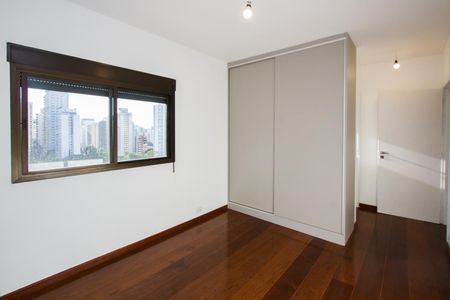 Apartamento para alugar com 174m², 3 quartos e 3 vagas