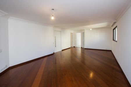 Apartamento para alugar com 174m², 3 quartos e 3 vagas