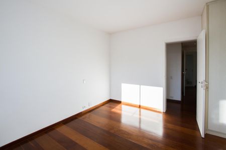 Apartamento para alugar com 174m², 3 quartos e 3 vagas