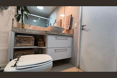 Apartamento à venda com 76m², 3 quartos e 2 vagas Apartamento à venda com 76m², 3 quartos e 2 vagasBanheiro