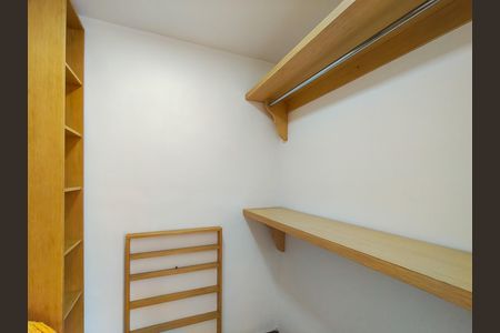 Apartamento para alugar com 135m², 2 quartos e 1 vaga Apartamento para alugar com 135m², 2 quartos e 1 vagaCloset da suíte