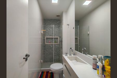 Apartamento para alugar com 135m², 2 quartos e 1 vaga Apartamento para alugar com 135m², 2 quartos e 1 vagaBanheiro Corredor