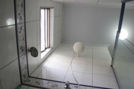 Casa para alugar com 240m², 3 quartos e 2 vagasBanheiro social