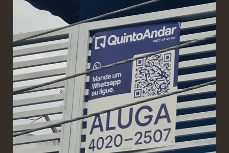 Casa para alugar com 240m², 3 quartos e 2 vagas Casa para alugar com 240m², 3 quartos e 2 vagasFachada do imóvel com placa QuintoAndar