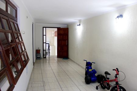 Casa para alugar com 240m², 3 quartos e 2 vagasCorredor quintal