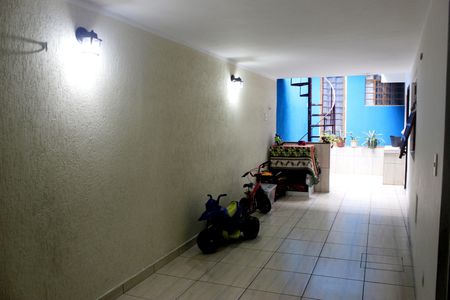 Casa para alugar com 240m², 3 quartos e 2 vagasCorredor quintal