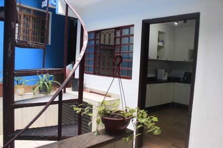 Casa para alugar com 240m², 3 quartos e 2 vagasCorredor quintal