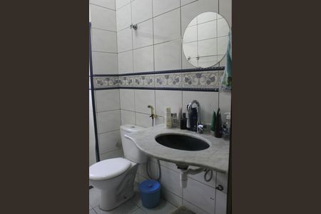 Casa para alugar com 240m², 3 quartos e 2 vagasBanheiro social