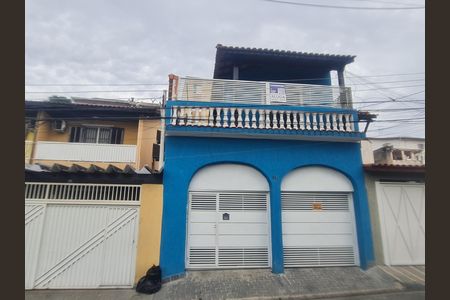 Casa para alugar com 240m², 3 quartos e 2 vagas Casa para alugar com 240m², 3 quartos e 2 vagasFachada do imóvel com placa QuintoAndar
