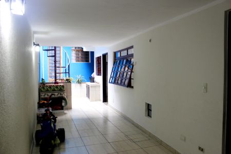 Casa para alugar com 240m², 3 quartos e 2 vagasCorredor quintal