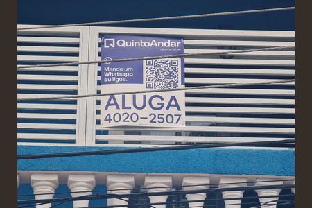 Casa para alugar com 240m², 3 quartos e 2 vagas Casa para alugar com 240m², 3 quartos e 2 vagasFachada do imóvel com placa QuintoAndar