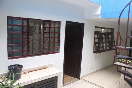 Casa para alugar com 240m², 3 quartos e 2 vagasCorredor quintal