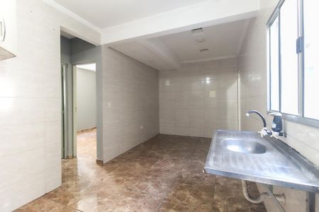 Sala - Cozinha de casa para alugar com 2 quartos, 55m² em Conjunto Habitacional Aguia de Haia, São Paulo