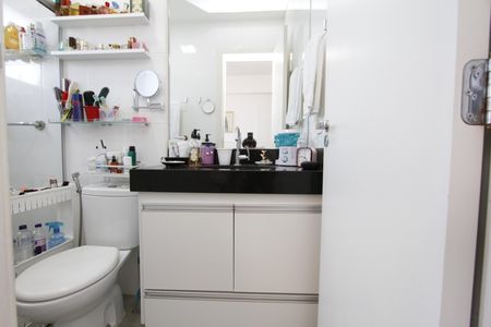 Apartamento à venda com 80m², 3 quartos e 2 vagasBanheiro da Suíte