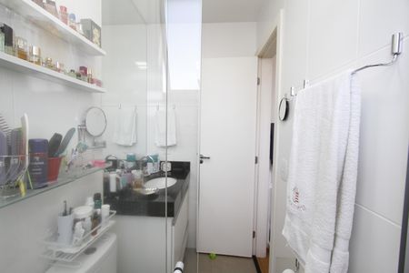 Apartamento à venda com 80m², 3 quartos e 2 vagasBanheiro da Suíte