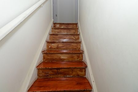 Casa para alugar com 85m², 2 quartos e sem vaga Casa para alugar com 85m², 2 quartos e sem vagaEscada de Acesso