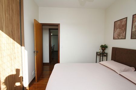 Apartamento à venda com 96m², 3 quartos e 3 vagasQuarto 2