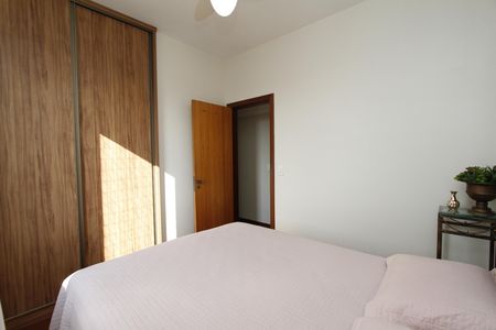 Apartamento à venda com 96m², 3 quartos e 3 vagasQuarto 2