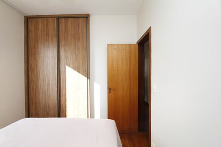 Apartamento à venda com 96m², 3 quartos e 3 vagasQuarto 2