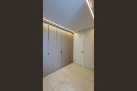 Apartamento para alugar com 140m², 2 quartos e 2 vagas Apartamento para alugar com 140m², 2 quartos e 2 vagasCloset da suíte