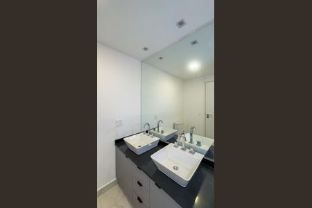 Apartamento para alugar com 140m², 2 quartos e 2 vagas Apartamento para alugar com 140m², 2 quartos e 2 vagasBanheiro da Suíte 1