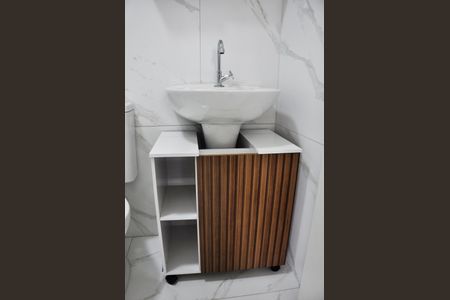 Apartamento para alugar com 37m², 2 quartos e 1 vaga Apartamento para alugar com 37m², 2 quartos e 1 vagaDetalhe - Banheiro Social