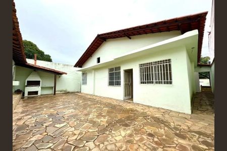 Casa para alugar com 198m², 3 quartos e 4 vagas Casa para alugar com 198m², 3 quartos e 4 vagasÁrea externa