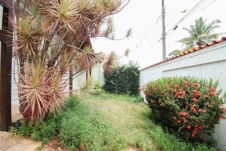 Casa para alugar com 198m², 3 quartos e 4 vagas Casa para alugar com 198m², 3 quartos e 4 vagasÁrea externa