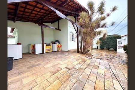 Casa para alugar com 198m², 3 quartos e 4 vagas Casa para alugar com 198m², 3 quartos e 4 vagasÁrea externa